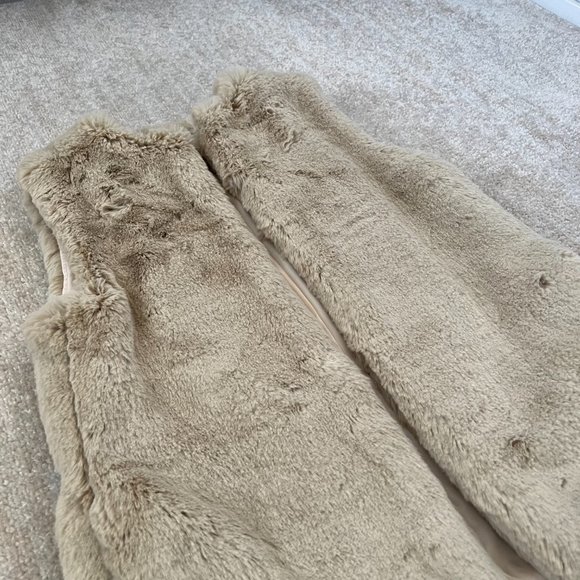 Aritzia Babaton Faux Fur Vest XXS - Picture 3 of 8